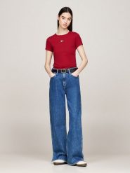 TOMMY JEANS Koszulka w kolorze bordowym rozmiar: M. Czerwone bluzki damskie Tommy Jeans, m, bez wzorów, z jeansu, bez kołnierzyka, bez ramiączek. Za 127.35 zł.