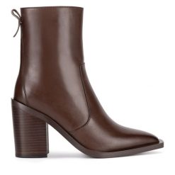 Botki GINO ROSSI. Brązowe botki damskie Gino Rossi, bez obcasa, na słupku, bez zapięcia. Za 479.99 zł.
