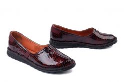 ARTIKER RELAKS 56C0058 bordowy, półbuty damskie. Czerwone półbuty damskie Artiker Relaks, bez wzorów, ze skóry, bez obcasa, bez zapięcia. Za 224.90 zł.