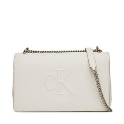 Torebka Calvin Klein Jeans. Białe torebki wieczorowe damskie Calvin Klein Jeans, bez wzorów, z jeansu, bez dodatków. Za 519.99 zł.