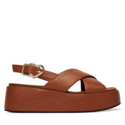 Sandały LOVE MOSCHINO. Brązowe sandały damskie Love Moschino, bez wzorów, bez obcasa, na koturnie, bez zapięcia. Za 929.99 zł.