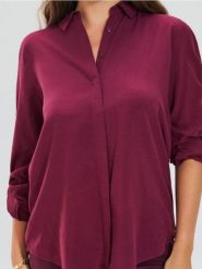 Wiskozowa koszula regular fit - czerwony. Czerwone koszule damskie Sinsay, l, bez wzorów, z wiskozy, bez kołnierzyka, bez ramiączek. Za 29.99 zł.