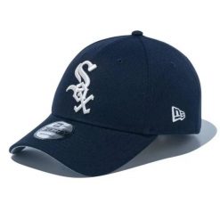 Czapka baseballowa Chicago White Sox. Białe czapki z daszkiem damskie New Era, bez wzorów. Za 227.50 zł.