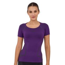 Koszulka damska z krótkim rękawem Brubeck SWIFT. Fioletowe koszulki damskie Brubeck, bez wzorów, z elastanu, bez kołnierzyka, bez ramiączek. W wyprzedaży za 59.49 zł.