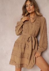 Ciemnobeżowa Sukienka Koszulowa z Wiązanym Paskiem i Ażurowymi Taśmami Deme. Brązowe sukienki damskie Renee, w ażurowe wzory, z materiału, boho, bez ramiączek. W wyprzedaży za 203.99 zł.