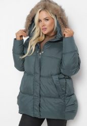 Zielona Kurtka z Kapturem i Sztucznym Futerkiem Tsani. Zielone kurtki damskie Born2be, na zimę, plus size, z aplikacjami, z jeansu, z kapturem. Za 249.99 zł.