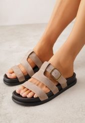 Ciemnobeżowe Klapki z Geometryczną Cholewką i Klamrą z Boku Endrita. Brązowe klapki damskie Born2be, bez wzorów, bez obcasa, na płaskiej podeszwie, bez zapięcia. Za 74.99 zł.