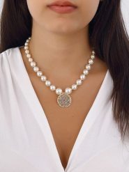 Luja Bijoux Pozłacany naszyjnik "Flower of Life" z cyrkoniami i masą perłową rozmiar: onesize. Białe naszyjniki damskie Luja Bijoux, z cyrkonią, metalowe. Za 54.95 zł.