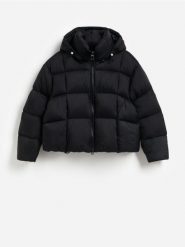 Pikowana kurtka z puchem - czarny. Czarne kurtki damskie Reserved, l, bez wzorów, z puchu, bez kaptura. Za 499.99 zł.