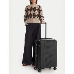 Walizka średnia Beverly Hills Polo Club. Czarne walizki Beverly Hills Polo Club, bez wzorów, średnie. Za 359.99 zł.