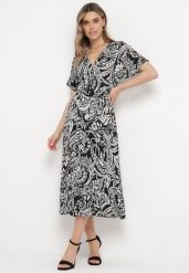 Czarna Sukienka W stylu Boho z Gumką w Pasie i Chwostami Wornima. Czarne sukienki damskie Born2be, bez wzorów, boho, bez ramiączek. Za 89.99 zł.