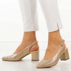 Złote ażurowe czółenka damskie M.Daszyński 2263A-7. Żółte czółenka damskie M.Daszyński, w ażurowe wzory, ze skóry, bez obcasa, na słupku. Za 169.00 zł.