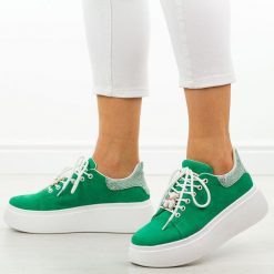 Zielone zamszowe skórzane sneakersy damskie Vinceza 89104. Zielone obuwie sportowe damskie VINCEZA, na jesień, ze skóry, bez zapięcia. Za 199.00 zł.