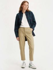 Levi's Spodnie chino w kolorze beżowym rozmiar: W26/L27. Brązowe spodnie materiałowe damskie Levi's, bez wzorów. Za 154.79 zł.