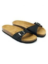 Mandel Skórzane klapki "Agata" w kolorze czarnym rozmiar: 36. Czarne klapki damskie Mandel, bez wzorów, z otwartym noskiem, bez obcasa, bez zapięcia. Za 130.99 zł.