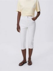 Jeansy capri - biały. Białe jeansy damskie Reserved. Za 99.99 zł.