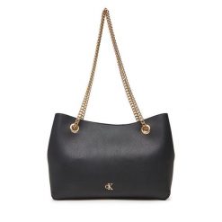 Torebka Calvin Klein. Czarne torebki wieczorowe damskie Calvin Klein, bez wzorów, bez dodatków. Za 369.99 zł.