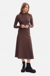 Bawełniana sukienka dzianinowa z golfem rozkloszowana brąz. Sukienki damskie Bewear, bez wzorów, z bawełny, biznesowe, bez ramiączek. Za 269.00 zł.