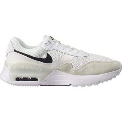 Tenisówki Nike Model Systm Kolor Biały. Białe obuwie sportowe casual damskie Nike, ze skóry, bez zapięcia. W wyprzedaży za 574.65 zł.