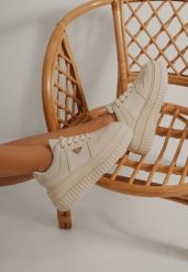 Beżowe Sneakersy Vices na Grubej Podeszwie z Tłoczeniem i Aplikacją Trójkąta Woriri. Brązowe obuwie sportowe damskie Born2be, z jeansu, bez zapięcia. Za 84.99 zł.