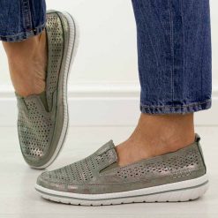 Zielone ażurowe skórzane półbuty damskie Jezzi 5364. Zielone półbuty damskie Jezzi, na jesień, w ażurowe wzory, z jeansu, z okrągłym noskiem, bez obcasa, na płaskiej podeszwie, bez zapięcia. Za 199.00 zł.