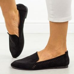 Czarne ażurowe zamszowe mokasyny damskie Potocki 23300. Czarne mokasyny damskie POTOCKI, na lato, ze skóry, bez obcasa. Za 119.00 zł.