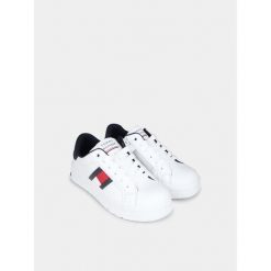 Sneakersy damskie Tommy Hilfiger Flag. Białe obuwie sportowe damskie Tommy Hilfiger, bez zapięcia. W wyprzedaży za 282.50 zł.