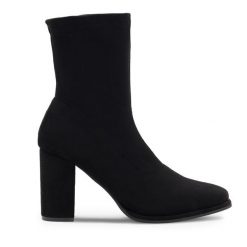 Botki Jenny Fairy. Czarne botki damskie Jenny Fairy, bez obcasa, na słupku, bez zapięcia. Za 149.99 zł.