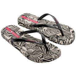 Japonki Ipanema Animal 83617 AY386 czarna zebra czarne. Czarne klapki damskie bez wzorów, z materiału, bez obcasa, bez zapięcia. Za 163.96 zł.