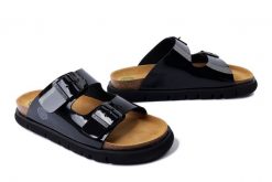 DR. BRINKMANN 700699-01 schwarz, klapki damskie. Czarne klapki damskie Dr. Brinkmann, bez wzorów, bez obcasa, bez zapięcia. Za 263.42 zł.