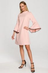 Elegancka sukienka trapezowa z bufiastymi rękawami pudrowa. Sukienki damskie MOE, bez wzorów, eleganckie, bez ramiączek. Za 189.00 zł.