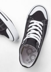 Wysokie sneakersy. Czarne obuwie sportowe casual damskie bonprix, bez zapięcia. Za 97.99 zł.