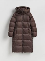 Puchowy płaszcz - ciemnobrązowy. Brązowe płaszcze damskie Reserved, l, bez wzorów, z puchu, bez kaptura. Za 599.99 zł.