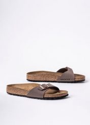 Klapki damskie brązowe Birkenstock Madrid BFBC. Brązowe klapki damskie Birkenstock, bez wzorów, bez obcasa, bez zapięcia. Za 279.99 zł.