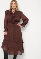 Brązowa Rozkloszowana Sukienka w Wiktoriańskim Stylu z Falbanami i Wiązaniem Isomira. Brązowe sukienki damskie Born2be, bez wzorów, eleganckie, bez ramiączek. Za 149.99 zł.