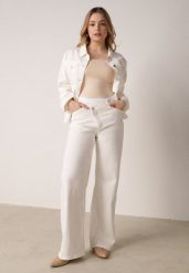 Białe Szerokie Jeansy z Bawełny z Asymetrycznym Zapięciem Saphisia. Białe jeansy damskie Born2be. Za 139.99 zł.