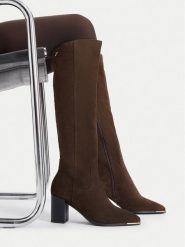 MEXX Kozaki EO-WI44-TUGA-02 Brązowy. Brązowe kozaki damskie Mexx, bez obcasa, na słupku, bez zapięcia. Za 629.99 zł.