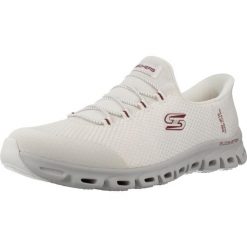 Buty SKECHERS SLIP-INS GLIDE STEP VIBEY Biały. Białe obuwie trekkingowe damskie Skechers, z tkaniny, bez zapięcia. Za 335.99 zł.