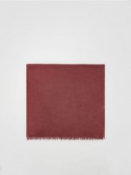 Gładki szal - bordowy. Czerwone szaliki damskie Reserved, bez wzorów. W wyprzedaży za 32.99 zł.