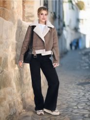 Jeansy high waist - czarny. Czarne jeansy damskie Sinsay, z podwyższonym stanem. Za 69.99 zł.