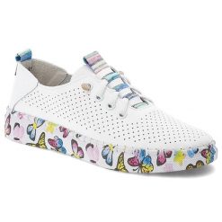 Półbuty damskie Artiker, cholewka ze skóry naturalnej z perforacją zapewniającą przewiewność klasyczne wiązanie lekka podeszwa, białe, 58C0440. Białe półbuty damskie Artiker, bez wzorów, ze skóry, bez obcasa, bez zapięcia. Za 199.00 zł.