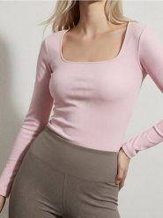 Prążkowana koszulka z długim rękawem - różowy. Czerwone koszulki damskie Sinsay, l, bez wzorów, prążkowane, bez kołnierzyka, bez ramiączek. Za 29.99 zł.