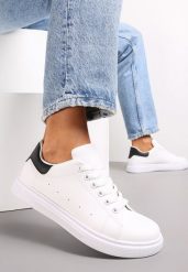 Biało-Czarne Płaskie Sneakersy ze Sznurowaniem Karlei. Białe obuwie sportowe casual damskie Renee, bez zapięcia. Za 59.99 zł.