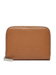 Calvin Klein Portfel Embossed Logo Zip Md K60K612437 Brązowy. Brązowe portfele damskie Calvin Klein, bez wzorów, ze skóry. Za 279.99 zł.