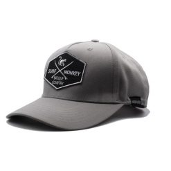 Czapka trucker –5 paneli –poliester z recyklingu /dla dorosłych (szary). Szare czapki z daszkiem damskie SURF MONKEY, bez wzorów, z poliesteru. Za 159.95 zł.