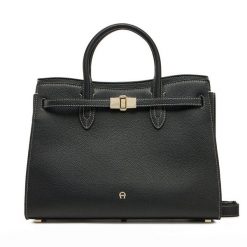 Torebka Aigner. Czarne kuferki damskie Aigner, bez wzorów, bez dodatków. Za 3,079.00 zł.