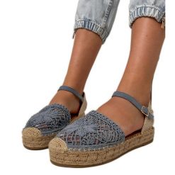Niebieskie sandały espadryle ażurowe. Niebieskie sandały damskie w ażurowe wzory, z jeansu, z okrągłym noskiem, bez obcasa, na platformie, bez zapięcia. Za 81.09 zł.