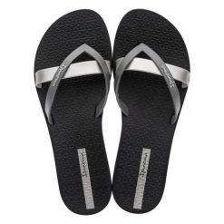 Japonki damskie Ipanema Kirei. Czarne klapki damskie Ipanema, bez wzorów, z materiału, bez obcasa, bez zapięcia. Za 65.99 zł.