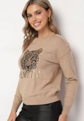 Beżowy Sweter z Wiskozą Ozdobiony Napisem i Naszywką z Cyrkoniami Liliran. Brązowe swetry klasyczne damskie Born2be, z jeansu, bez kołnierzyka. Za 129.99 zł.