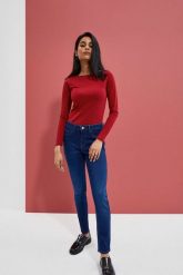 Jeansy skinny zapinane na guzik i zamek ciemnoniebieskie. Niebieskie jeansy damskie MOODO, bez wzorów, z bawełny. W wyprzedaży za 27.99 zł.